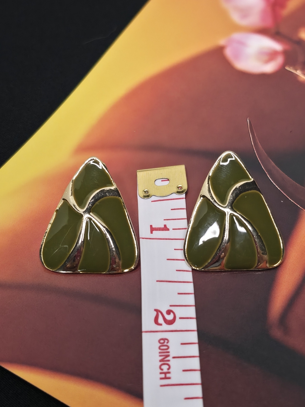 Vintage 80s Art Deco Green Enamel Gold Tone Geometric Triangle Post Earrings - Picture 4 of 6